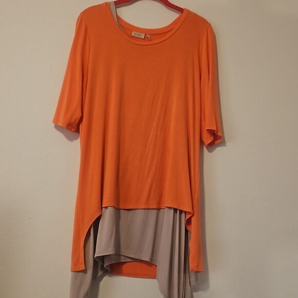 LOGO  by Lori Goldstein knit twin Hi-Low Tee w/ Elbow sleeve - Picture 2 of 11